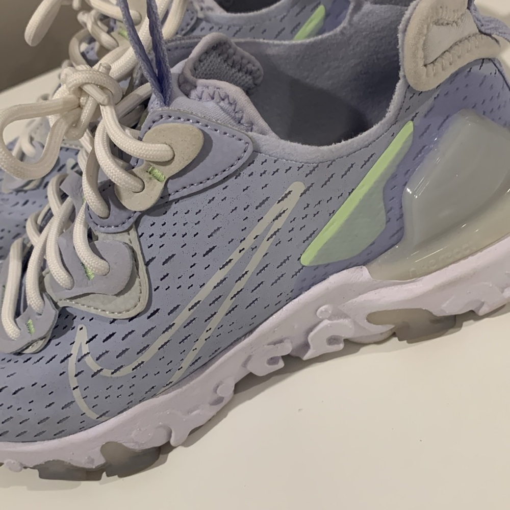 Sneaker - Picture 4 of 8
